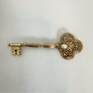 JJ Skeleton Key Pin Brooch Gold-tone Metal Faux Pearl & Rhinestones Vintage